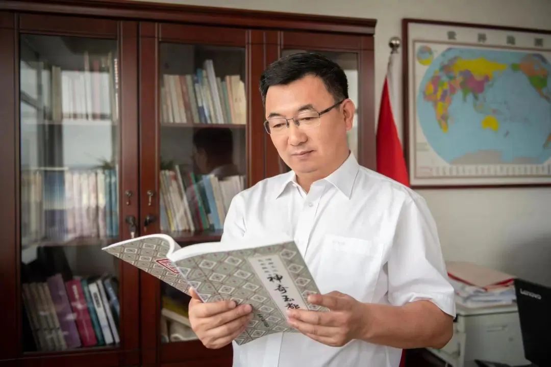伊尔根：问山（诗歌·外二首）